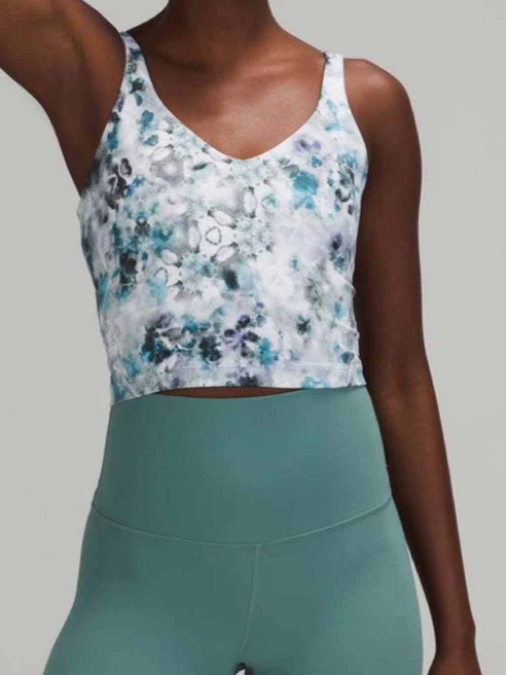 Lululemon Align Tank
Kaleidofloral Multi blue white tie dye size 6